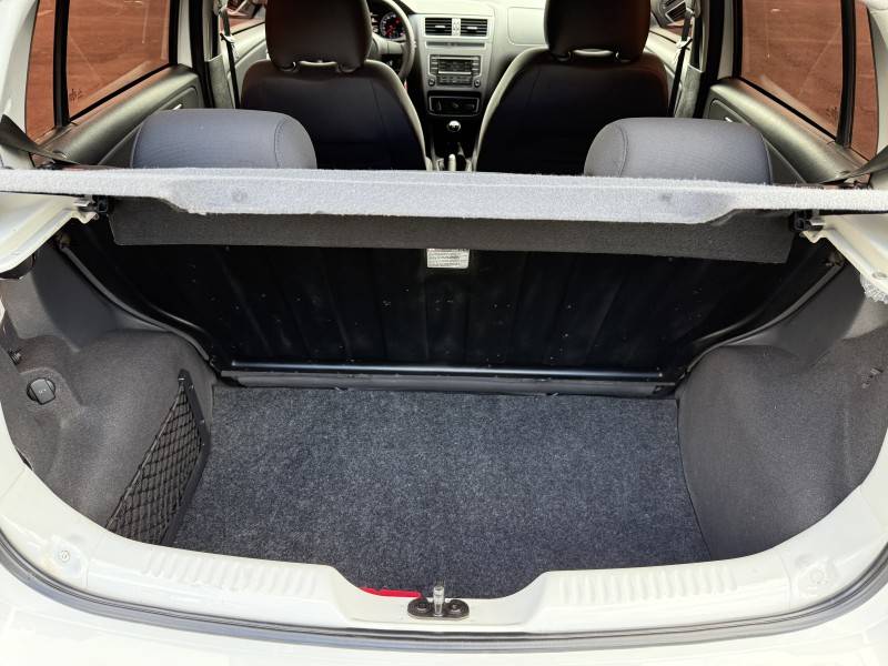 VOLKSWAGEN - FOX - 2014/2015 - Branca - R$ 48.900,00