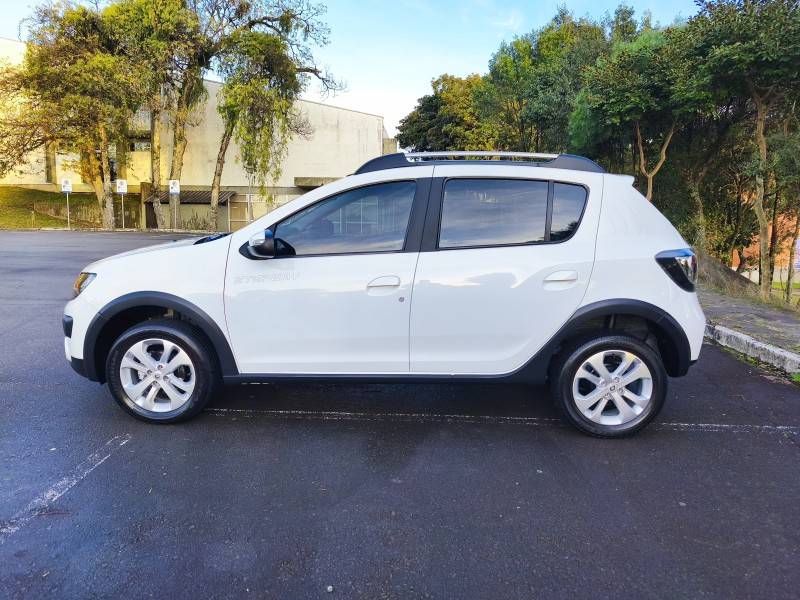 RENAULT - SANDERO - 2018/2018 - Branca - R$ 55.900,00