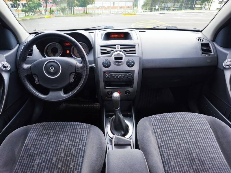 RENAULT - MÉGANE - 2011/2011 - Branca - R$ 34.900,00
