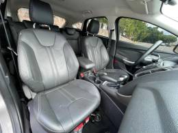 FORD - FOCUS - 2015/2015 - Dourada - R$ 49.900,00