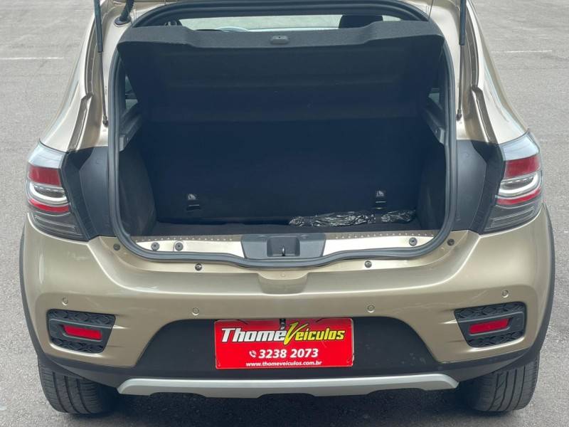 RENAULT - SANDERO - 2022/2022 - Dourada - R$ 66.900,00