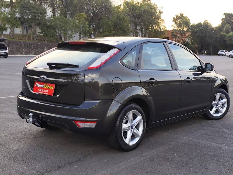 FORD - FOCUS - 2013/2013 - Cinza - R$ 41.900,00