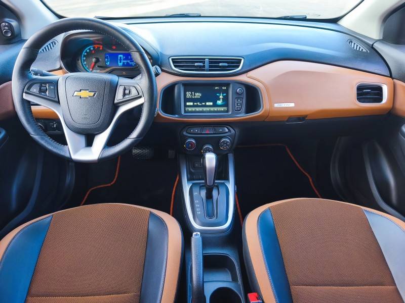 CHEVROLET - ONIX - 2017/2017 - Prata - R$ 64.900,00