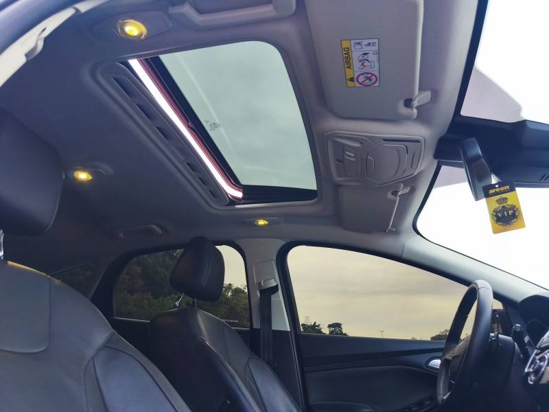 FORD - FOCUS - 2016/2016 - Vermelha - R$ 72.900,00
