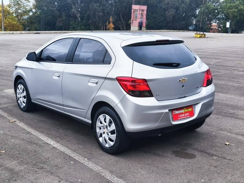 CHEVROLET - ONIX - 2015/2015 - Prata - R$ 48.900,00