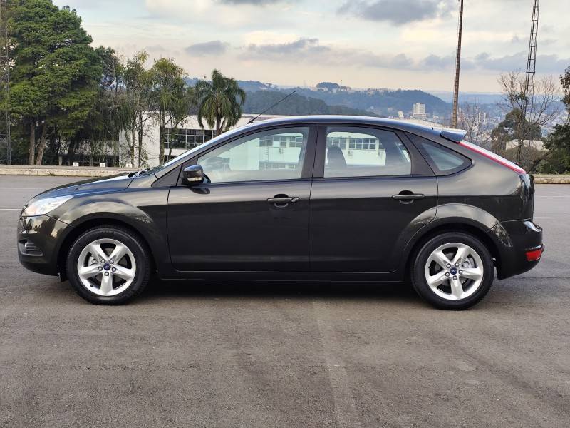FORD - FOCUS - 2013/2013 - Cinza - R$ 41.900,00