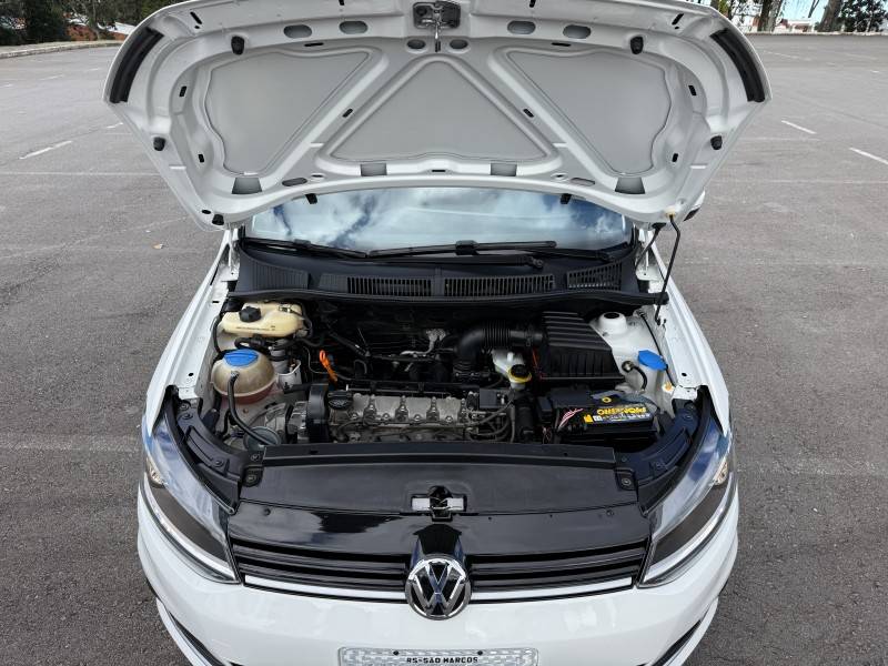 VOLKSWAGEN - FOX - 2014/2015 - Branca - R$ 48.900,00