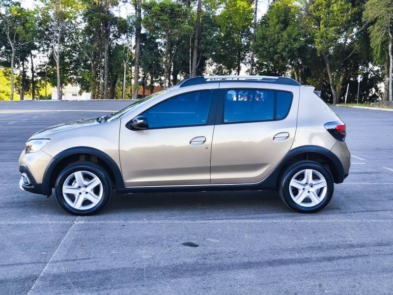 RENAULT - SANDERO - 2024/2024 - Dourada - R$ 79.900,00