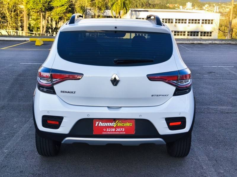 RENAULT - SANDERO - 2022/2022 - Branca - R$ 66.900,00