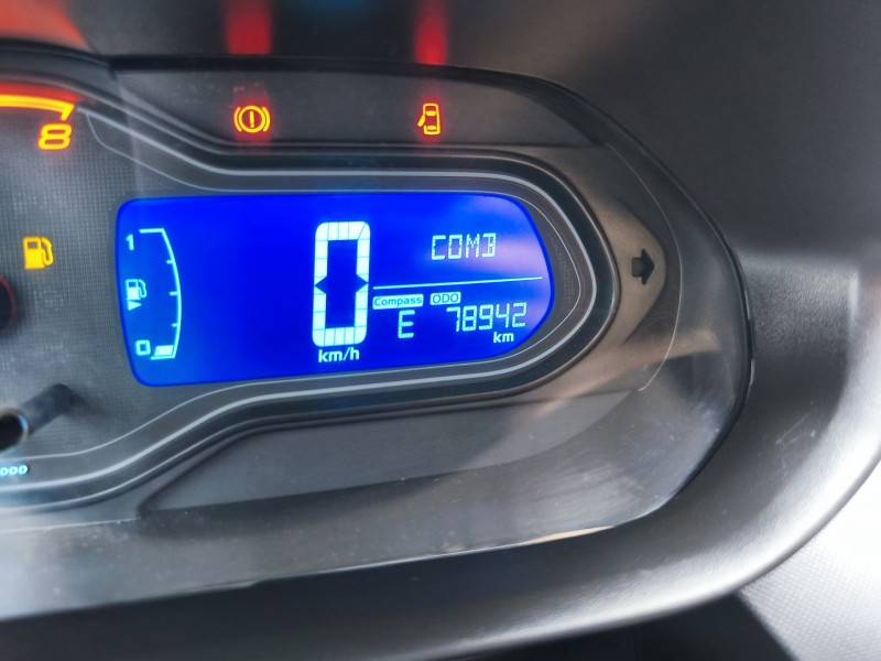 CHEVROLET - ONIX - 2018/2018 - Branca - R$ 63.900,00