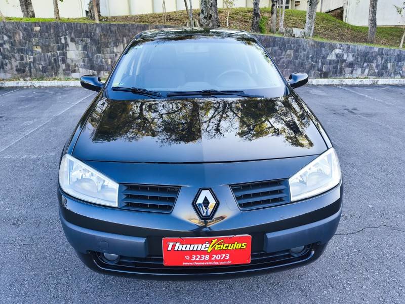 RENAULT - MÉGANE - 2010/2011 - Preta - R$ 31.900,00
