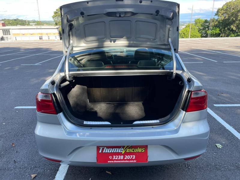 VOLKSWAGEN - VOYAGE - 2018/2018 - Prata - R$ 48.900,00