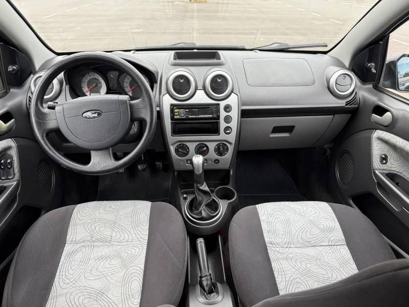 FORD - FIESTA - 2010/2010 - Preta - R$ 24.900,00