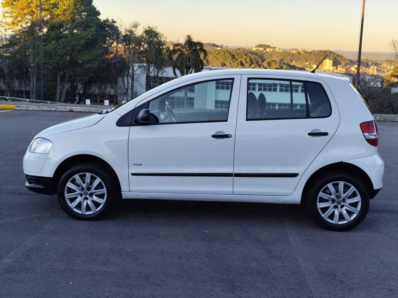 VOLKSWAGEN - FOX - 2009/2009 - Branca - R$ 29.900,00