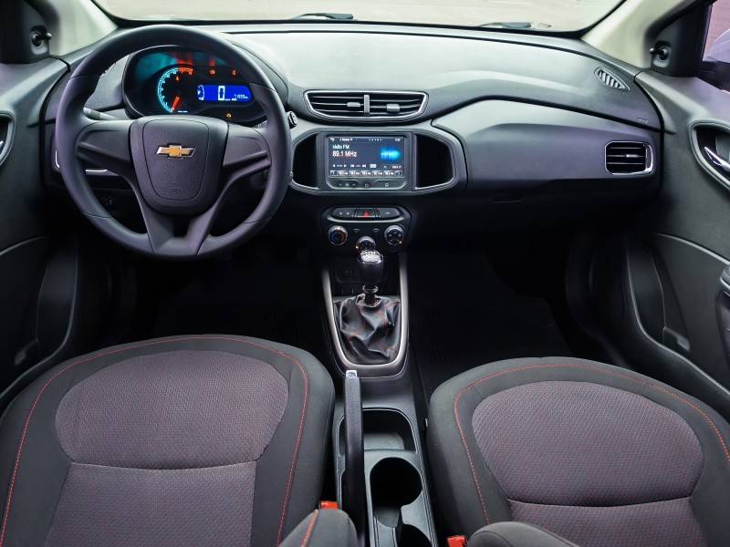 CHEVROLET - ONIX - 2015/2015 - Prata - R$ 48.900,00