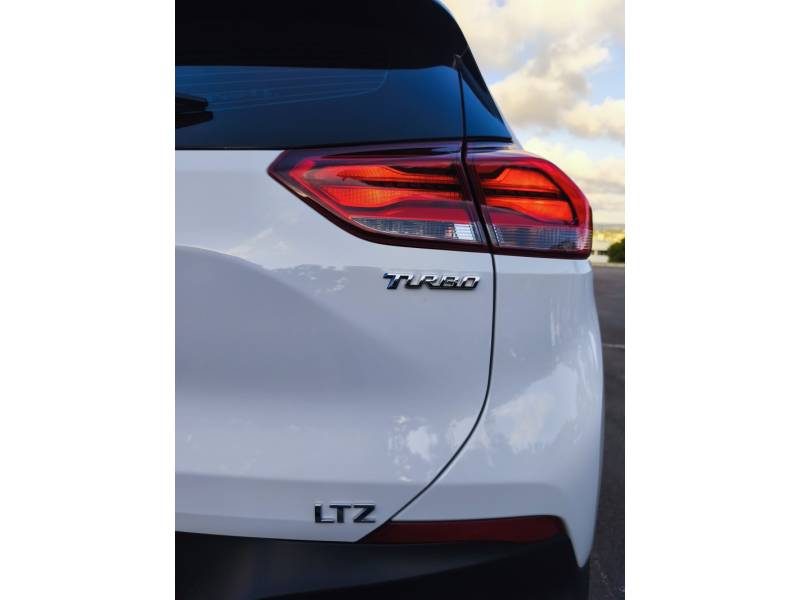 CHEVROLET - TRACKER - 2022/2022 - Branca - R$ 107.900,00