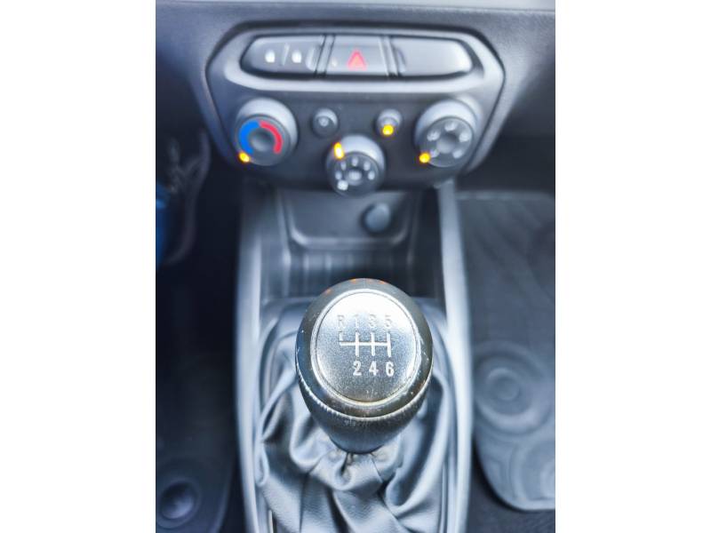 CHEVROLET - ONIX - 2018/2018 - Prata - R$ 48.900,00