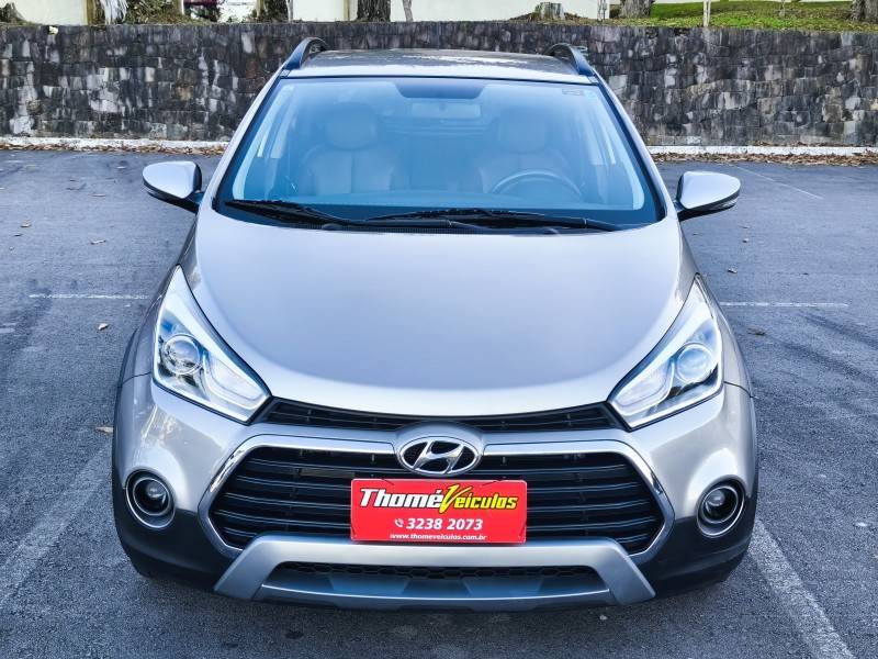 HYUNDAI - HB20X - 2017/2017 - Dourada - R$ 69.900,00