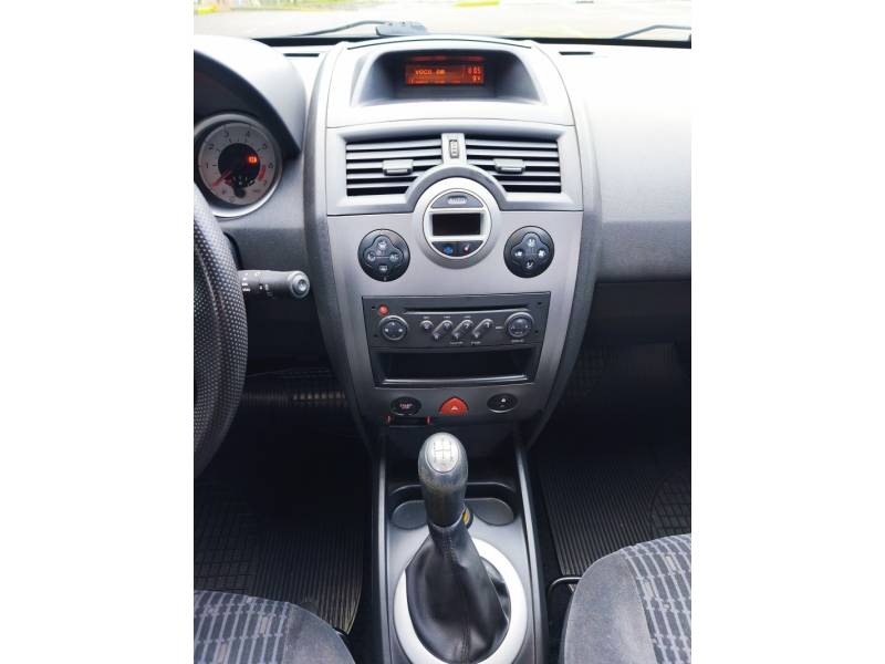 RENAULT - MÉGANE - 2011/2011 - Branca - R$ 34.900,00