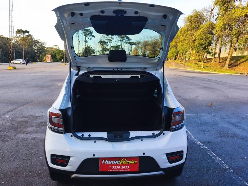 RENAULT - SANDERO - 2018/2018 - Branca - R$ 55.900,00
