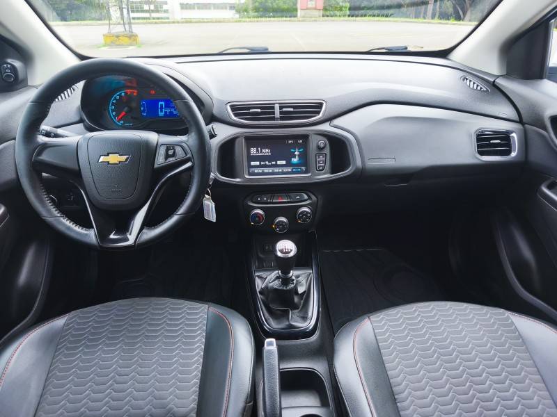 CHEVROLET - ONIX - 2018/2018 - Branca - R$ 63.900,00