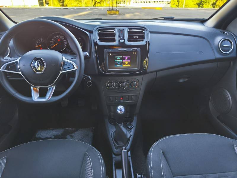 RENAULT - SANDERO - 2024/2024 - Dourada - R$ 79.900,00