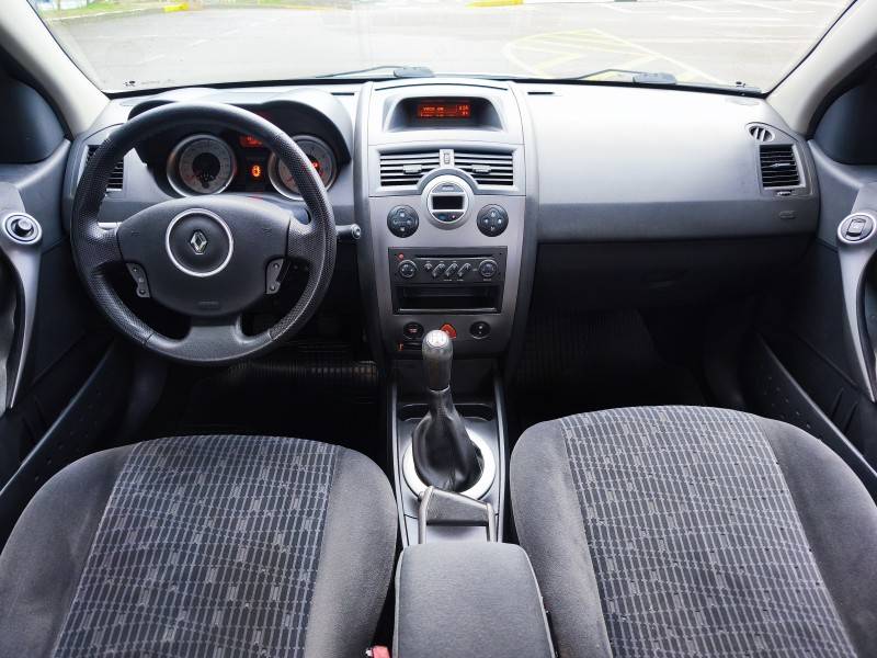 RENAULT - MÉGANE - 2011/2011 - Branca - R$ 34.900,00