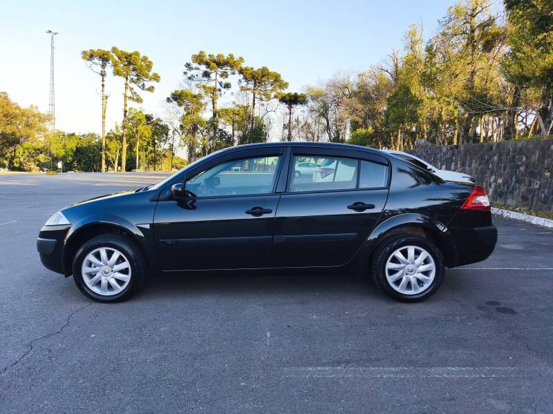 RENAULT - MÉGANE - 2010/2011 - Preta - R$ 31.900,00