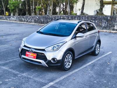 HYUNDAI - HB20X - 2017/2017 - Dourada - R$ 69.900,00