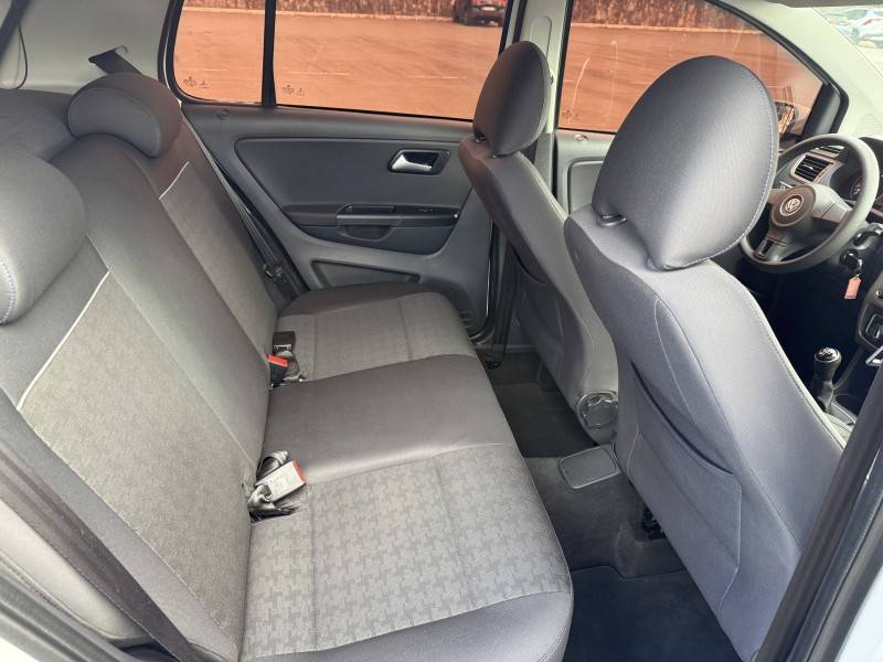 VOLKSWAGEN - FOX - 2014/2015 - Branca - R$ 48.900,00