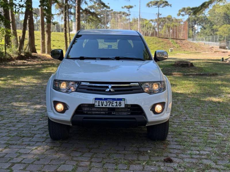 MITSUBISHI - L200 TRITON - 2015/2015 - Branca - R$ 125.900,00