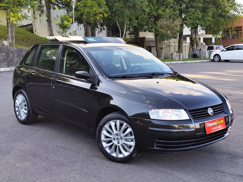 FIAT - STILO - 2005/2006 - Preta - R$ 28.900,00