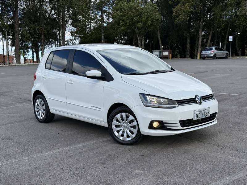 VOLKSWAGEN - FOX - 2014/2015 - Branca - R$ 48.900,00