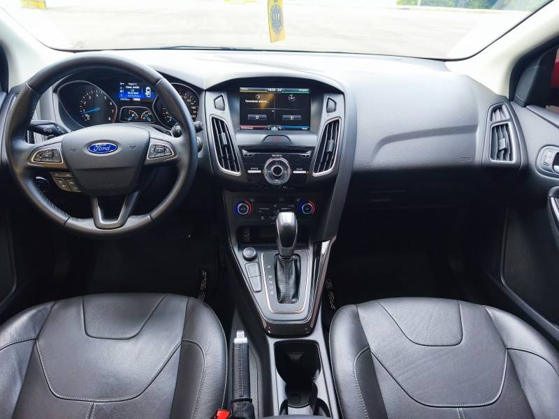FORD - FOCUS - 2016/2016 - Vermelha - R$ 72.900,00