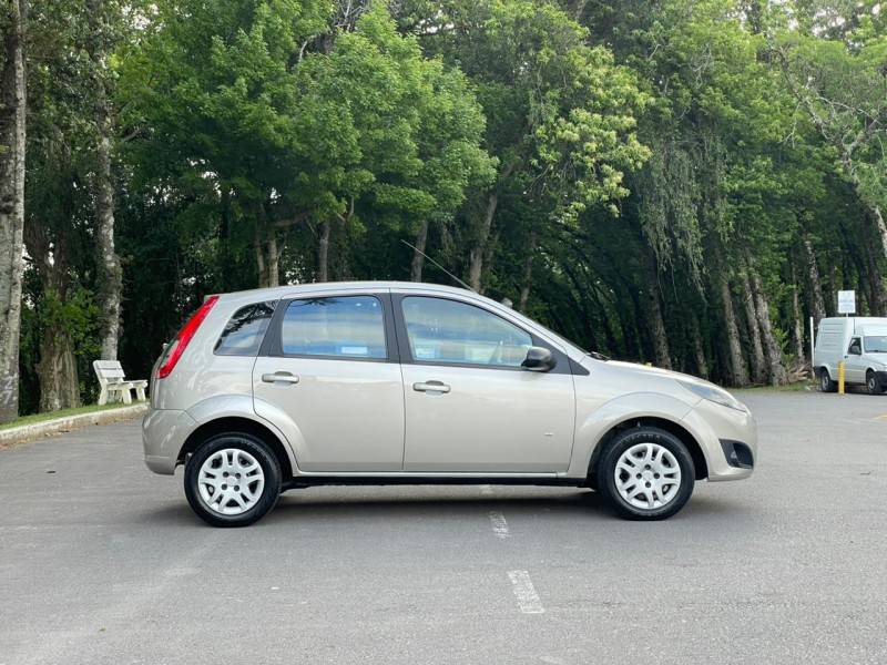 FORD - FIESTA - 2014/2014 - Dourada - R$ 32.900,00