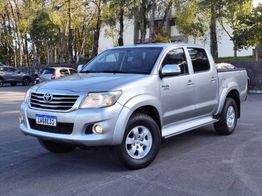 TOYOTA - HILUX - 2015/2015 - Prata - R$ 111.900,00