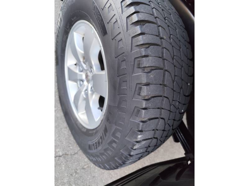 TOYOTA - HILUX - 2015/2015 - Prata - R$ 111.900,00