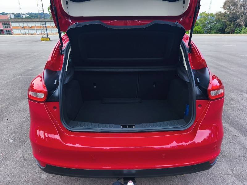 FORD - FOCUS - 2016/2016 - Vermelha - R$ 72.900,00