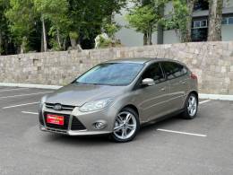 FORD - FOCUS - 2015/2015 - Dourada - R$ 49.900,00