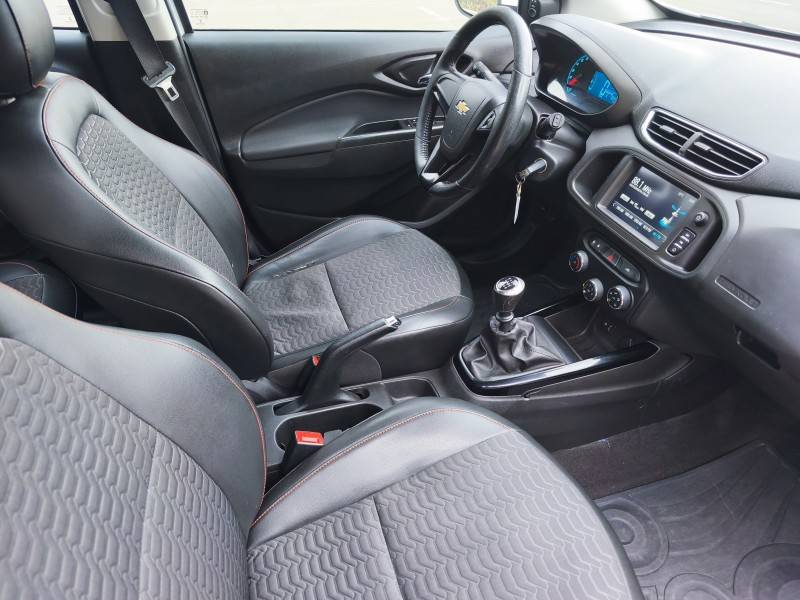 CHEVROLET - ONIX - 2018/2018 - Branca - R$ 63.900,00