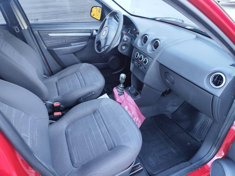 CHEVROLET - PRISMA - 2010/2011 - Vermelha - R$ 29.900,00