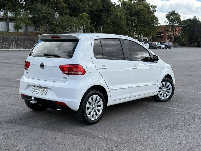 VOLKSWAGEN - FOX - 2014/2015 - Branca - R$ 48.900,00