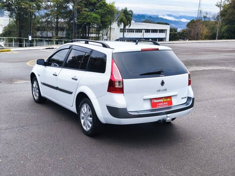 RENAULT - MÉGANE - 2011/2011 - Branca - R$ 34.900,00