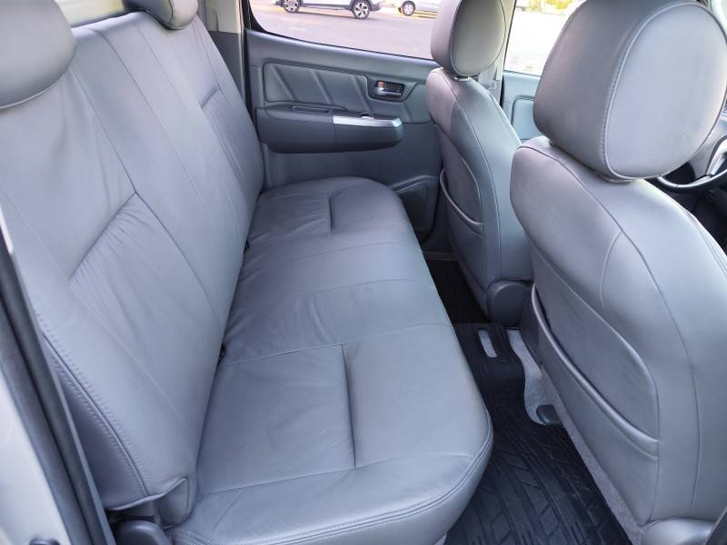 TOYOTA - HILUX - 2015/2015 - Prata - R$ 111.900,00