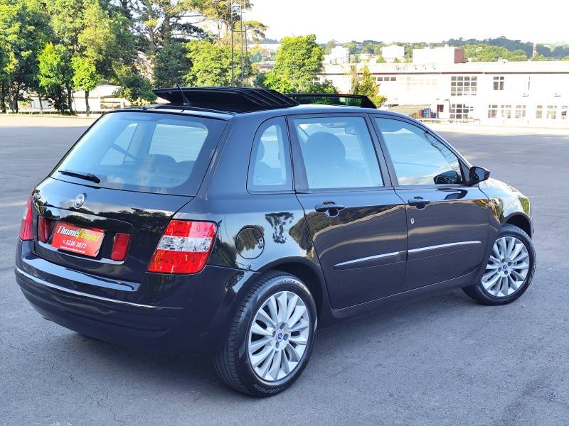 FIAT - STILO - 2005/2006 - Preta - R$ 28.900,00