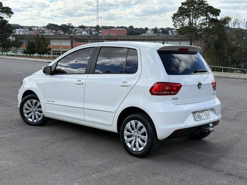 VOLKSWAGEN - FOX - 2014/2015 - Branca - R$ 48.900,00