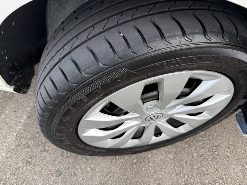 VOLKSWAGEN - FOX - 2014/2015 - Branca - R$ 48.900,00