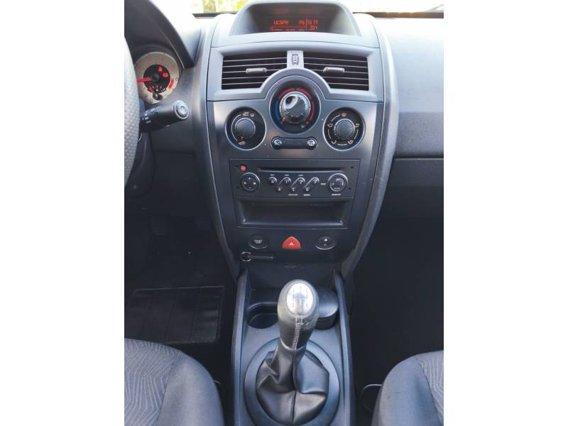 RENAULT - MÉGANE - 2010/2011 - Preta - R$ 31.900,00