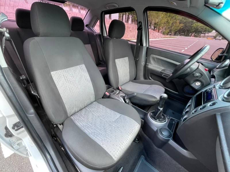 FORD - FIESTA - 2014/2014 - Branca - R$ 34.900,00