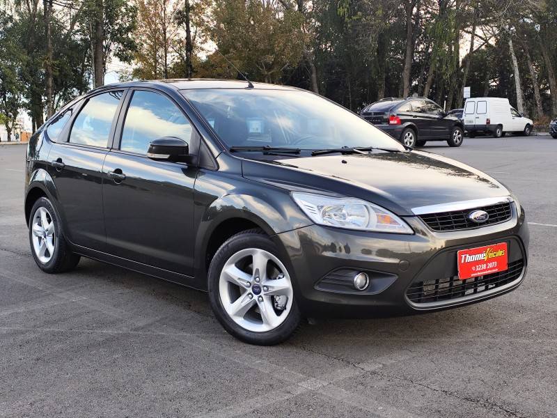 FORD - FOCUS - 2013/2013 - Cinza - R$ 41.900,00